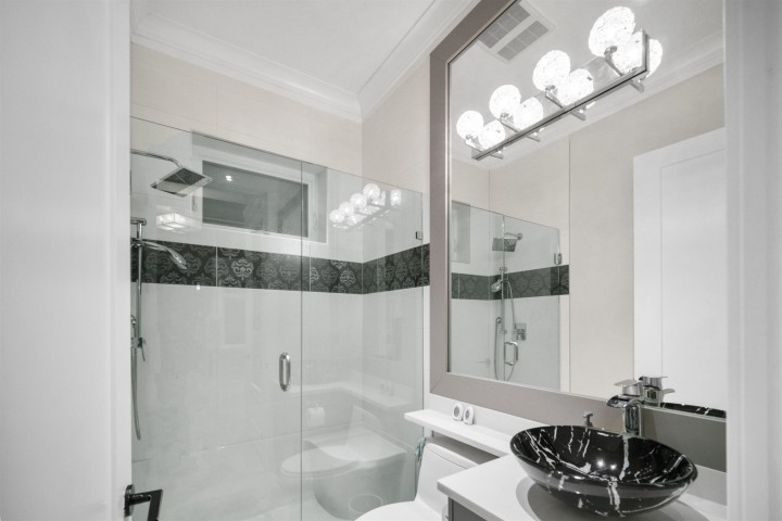 Photo 18 at 459 E 55th Avenue, South Vancouver, Vancouver East