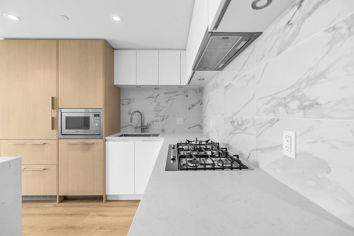 Photo 10 at 614 - 1500 Fern Street, Lynnmour, North Vancouver