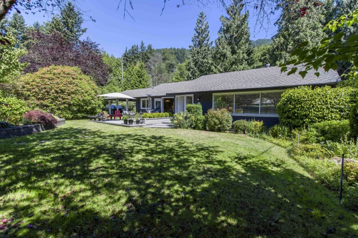 Photo 1 at 3420 Rockview Place, Westmount WV, West Vancouver