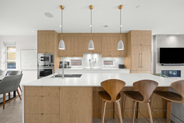 Photo 2 at 413 W Keith Road, Lower Lonsdale, North Vancouver