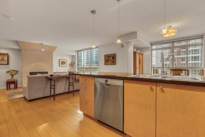 Photo 6 at 1404 - 819 Hamilton Street, Downtown VW, Vancouver West