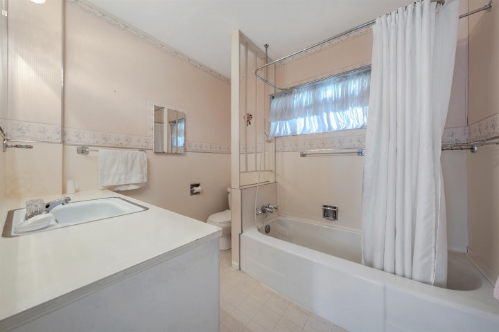 Photo 12 at 940 Keith Road, Park Royal, West Vancouver