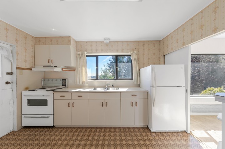 Photo 8 at 940 Keith Road, Park Royal, West Vancouver