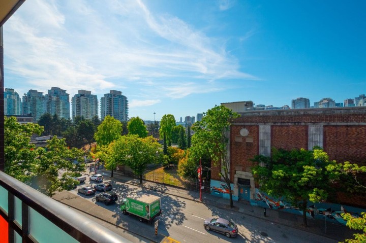 Photo 2 at 503 - 718 Main Street, Strathcona, Vancouver East