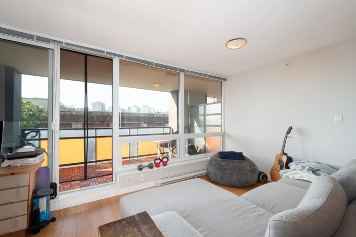 Photo 4 at 503 - 718 Main Street, Strathcona, Vancouver East