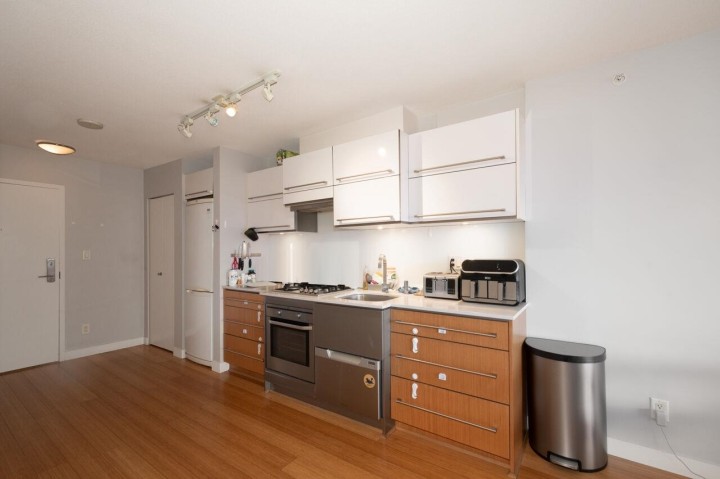 Photo 8 at 503 - 718 Main Street, Strathcona, Vancouver East