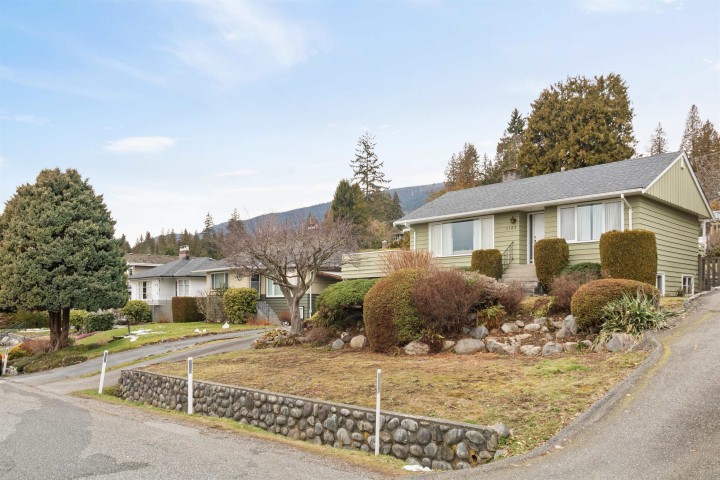 Photo 3 at 1165 Lawson Avenue, Ambleside, West Vancouver