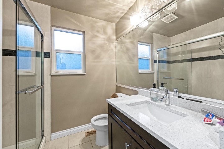 Photo 23 at 2365 Queens Avenue, Queens, West Vancouver