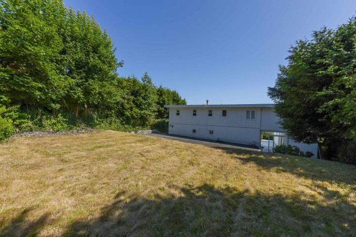 Photo 32 at 2365 Queens Avenue, Queens, West Vancouver