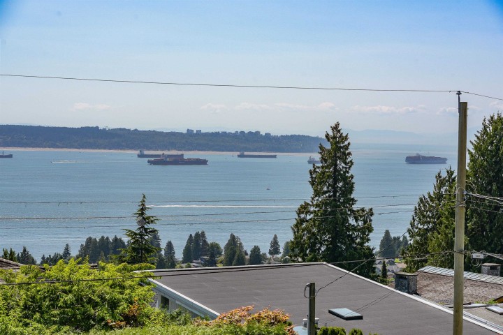 Photo 30 at 2365 Queens Avenue, Queens, West Vancouver