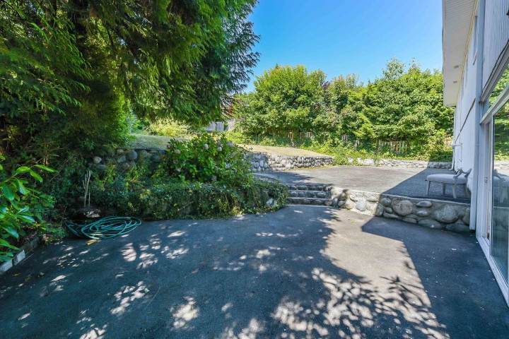 Photo 34 at 2365 Queens Avenue, Queens, West Vancouver