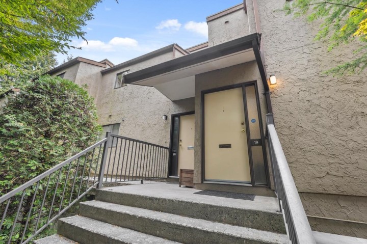 Photo 3 at 19 - 220 E 4th Street, Lower Lonsdale, North Vancouver