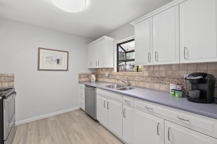 Photo 10 at 19 - 220 E 4th Street, Lower Lonsdale, North Vancouver