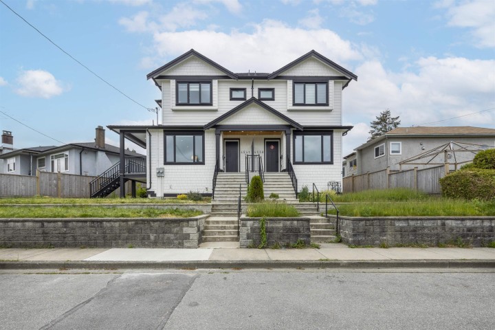 Photo 1 at 4541 Hoy Street, Collingwood VE, Vancouver East