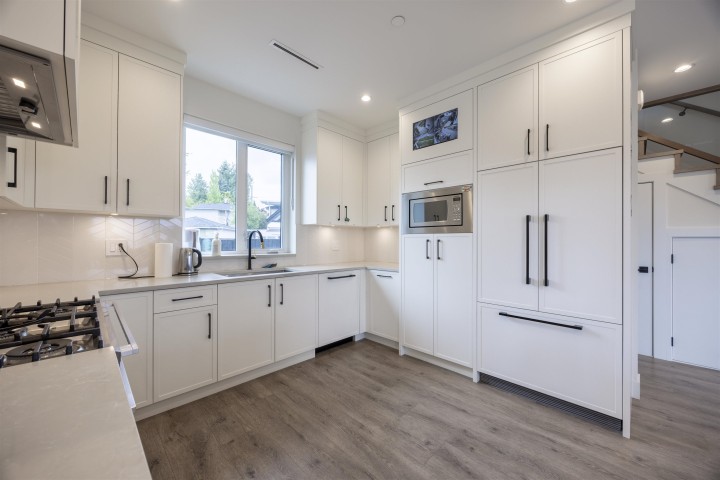 Photo 4 at 4541 Hoy Street, Collingwood VE, Vancouver East