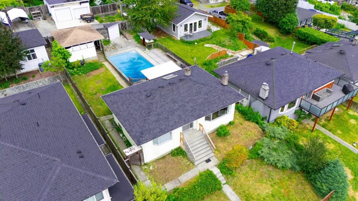 Photo 3 at 822 E 4th Street, Queensbury, North Vancouver