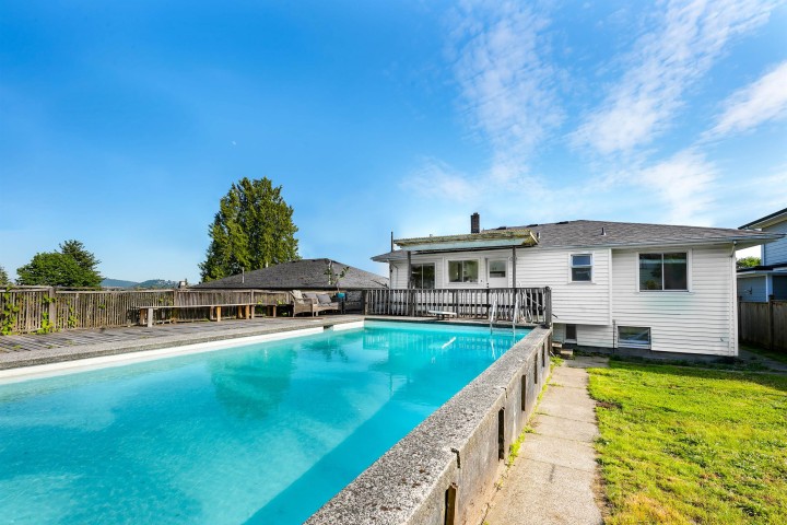 Photo 1 at 822 E 4th Street, Queensbury, North Vancouver