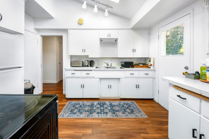 Photo 11 at 822 E 4th Street, Queensbury, North Vancouver