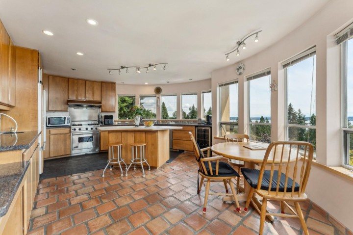 Photo 6 at 2735 Skilift Place, Chelsea Park, West Vancouver