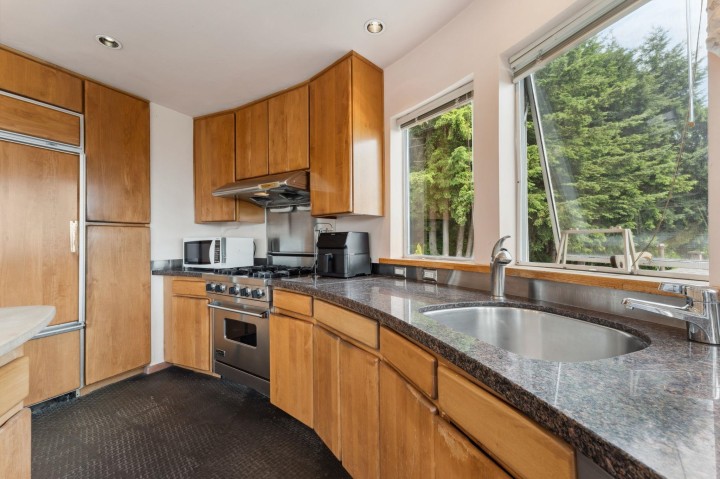 Photo 7 at 2735 Skilift Place, Chelsea Park, West Vancouver