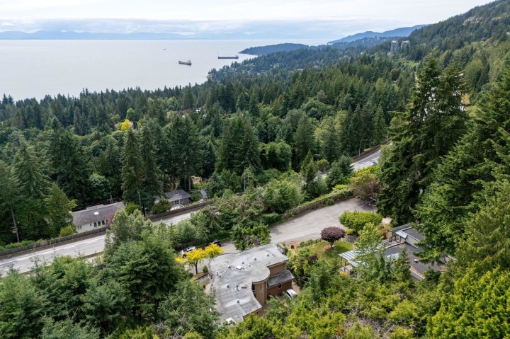 Photo 19 at 2735 Skilift Place, Chelsea Park, West Vancouver
