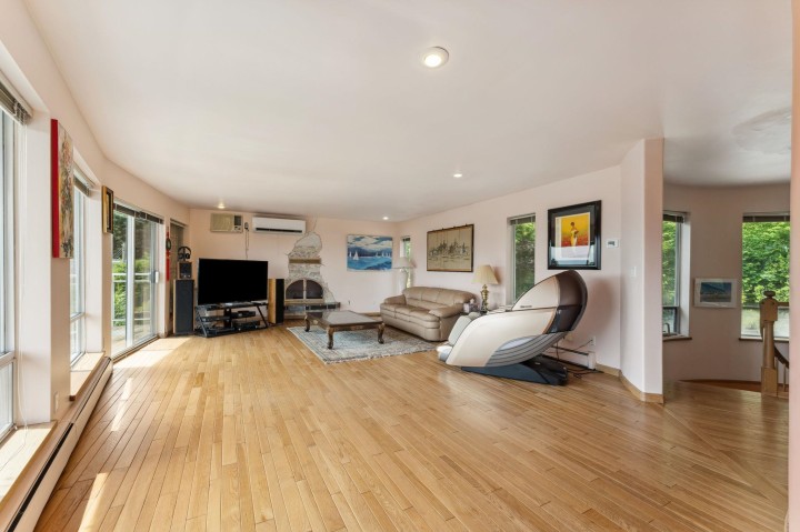 Photo 4 at 2735 Skilift Place, Chelsea Park, West Vancouver