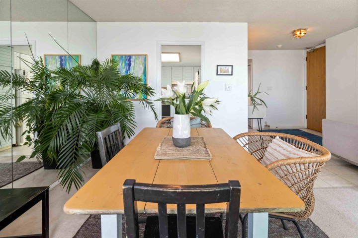 Photo 5 at 802 - 1455 Duchess Avenue, Ambleside, West Vancouver