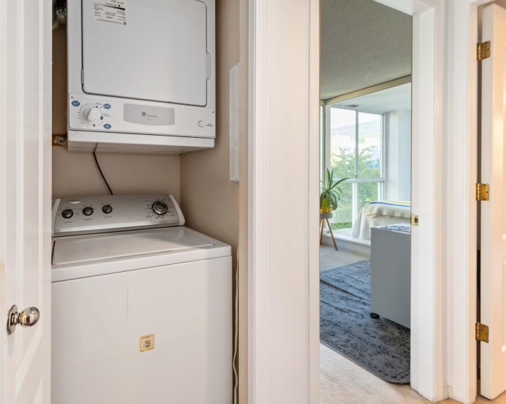 Photo 20 at 802 - 1455 Duchess Avenue, Ambleside, West Vancouver