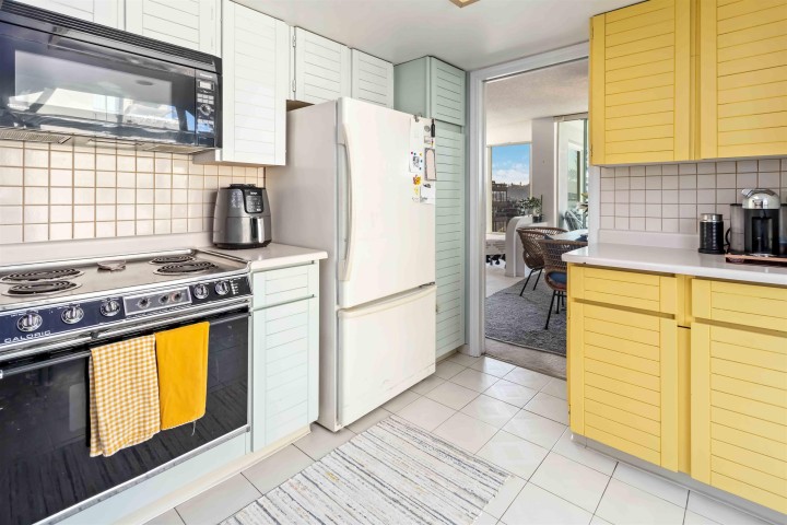 Photo 9 at 802 - 1455 Duchess Avenue, Ambleside, West Vancouver