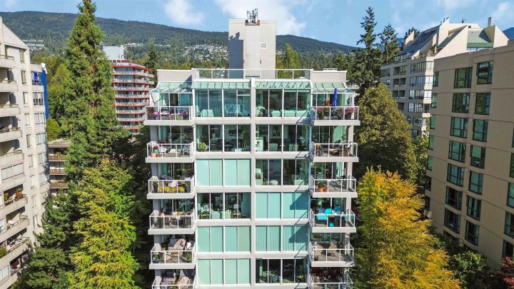Photo 24 at 802 - 1455 Duchess Avenue, Ambleside, West Vancouver