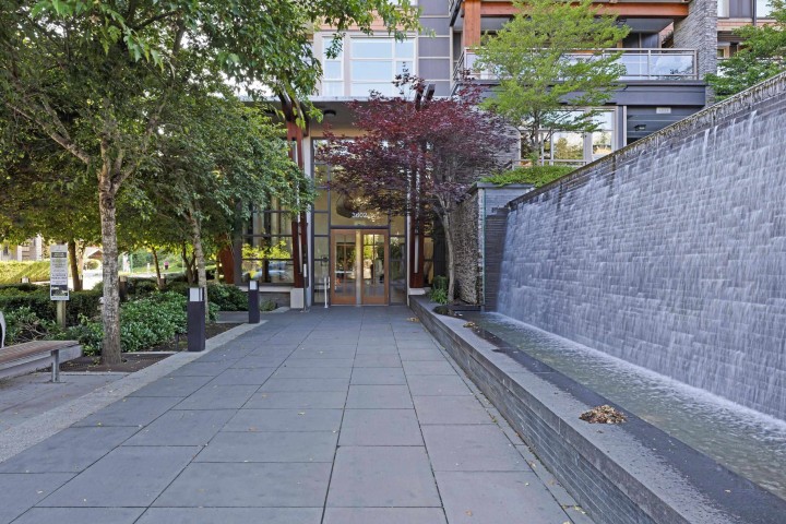 Photo 5 at 305 - 3602 Aldercrest Drive, Roche Point, North Vancouver