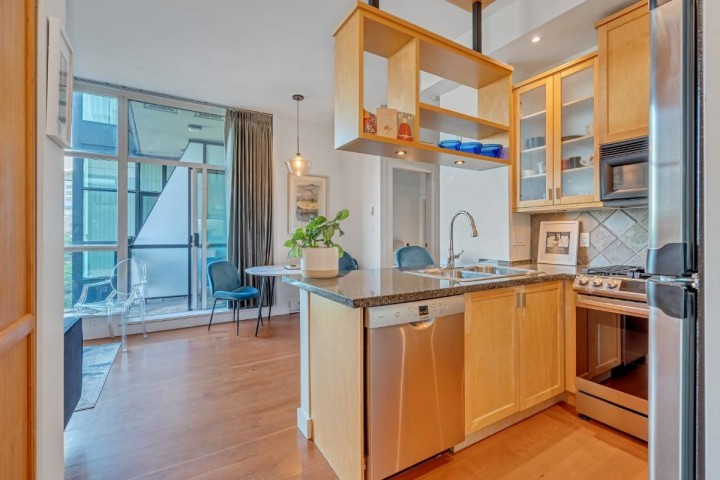 Photo 7 at 311 - 2515 Ontario Street, Mount Pleasant VW, Vancouver West