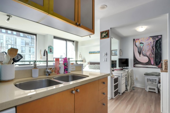 Photo 18 at 1406 - 1003 Burnaby Street, West End VW, Vancouver West