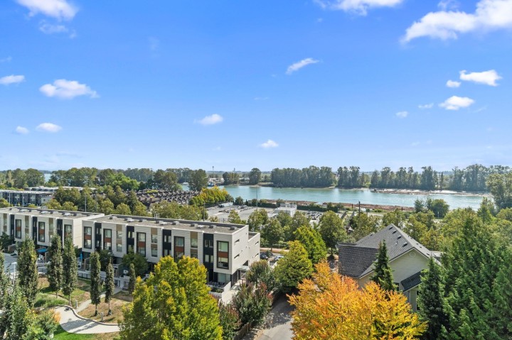 Photo 2 at 707 - 2763 Chandlery Place, South Marine, Vancouver East