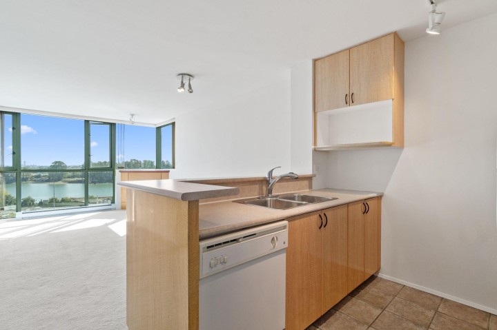 Photo 6 at 707 - 2763 Chandlery Place, South Marine, Vancouver East