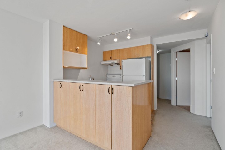 Photo 7 at 707 - 2763 Chandlery Place, South Marine, Vancouver East