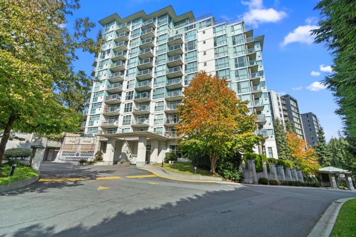 Photo 3 at 707 - 2763 Chandlery Place, South Marine, Vancouver East