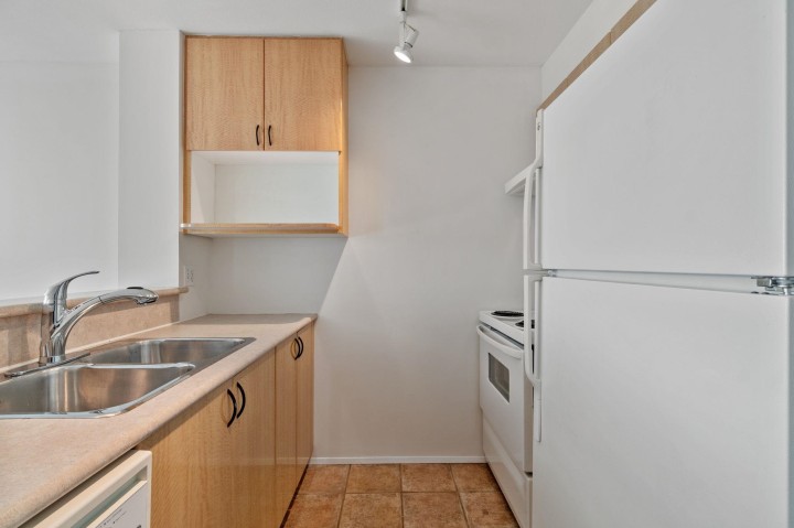 Photo 5 at 707 - 2763 Chandlery Place, South Marine, Vancouver East