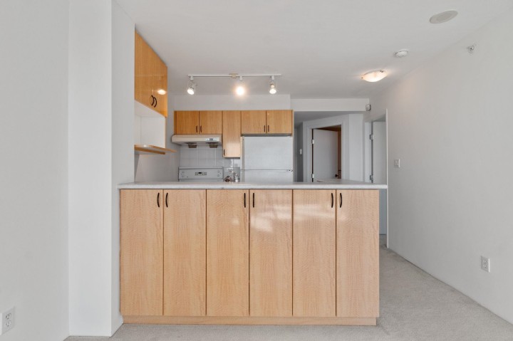 Photo 8 at 707 - 2763 Chandlery Place, South Marine, Vancouver East