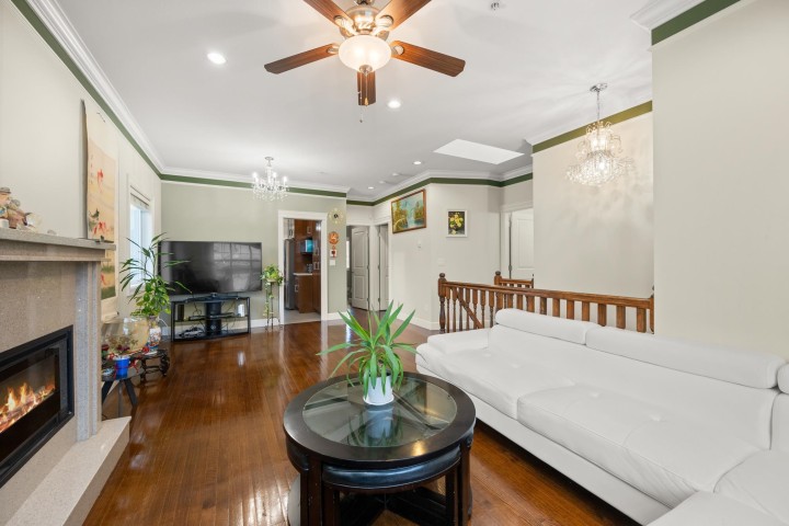 Photo 6 at 2643 E 8th Avenue, Renfrew VE, Vancouver East