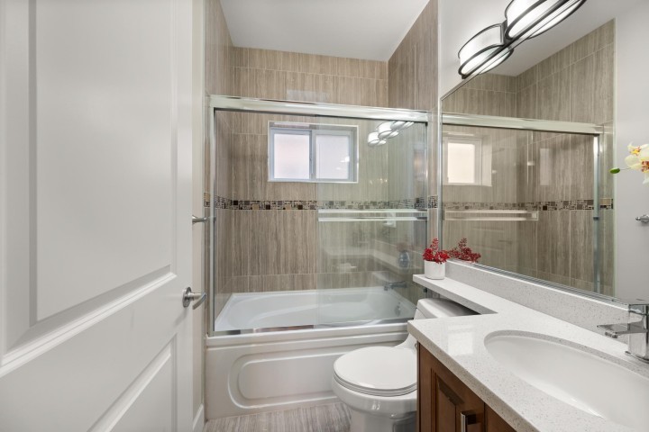 Photo 12 at 2643 E 8th Avenue, Renfrew VE, Vancouver East