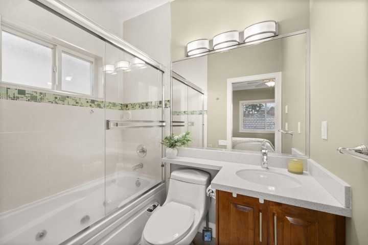 Photo 9 at 2643 E 8th Avenue, Renfrew VE, Vancouver East