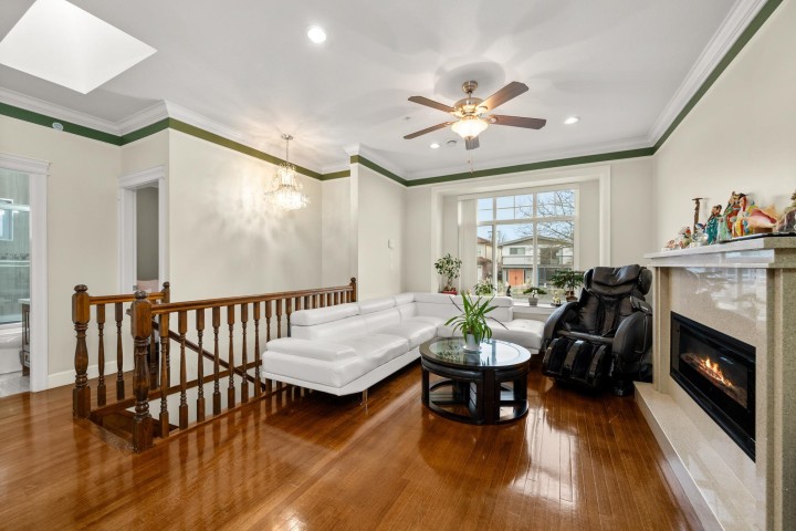 Photo 4 at 2643 E 8th Avenue, Renfrew VE, Vancouver East