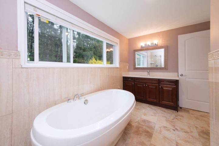 Photo 26 at 1805 Rosebery Avenue, Queens, West Vancouver