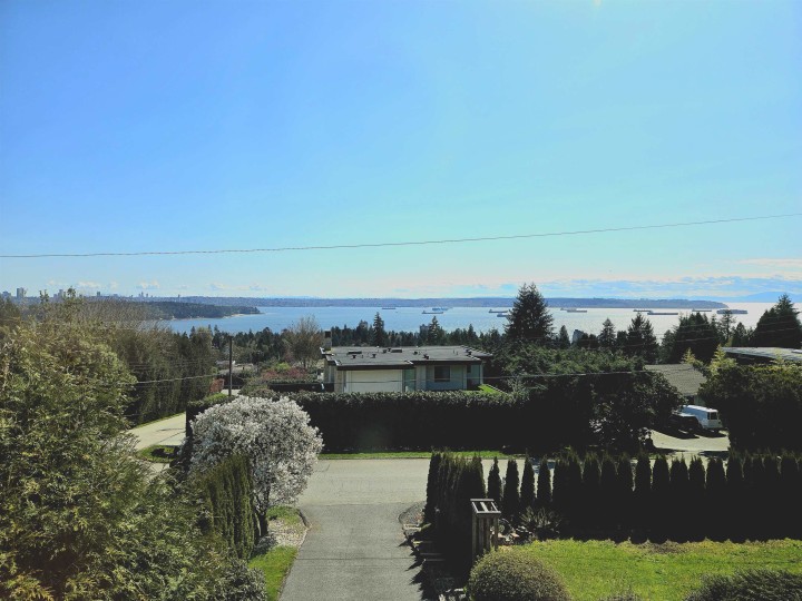 Photo 32 at 1805 Rosebery Avenue, Queens, West Vancouver