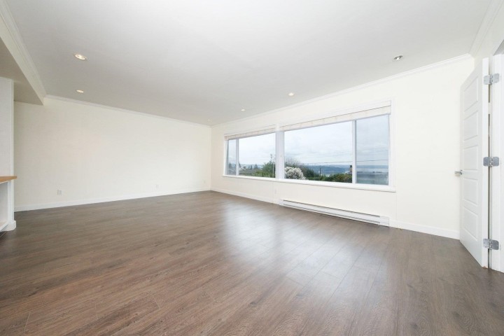 Photo 9 at 1805 Rosebery Avenue, Queens, West Vancouver