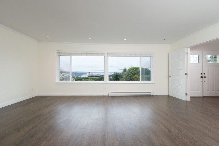 Photo 10 at 1805 Rosebery Avenue, Queens, West Vancouver