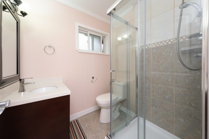 Photo 18 at 1805 Rosebery Avenue, Queens, West Vancouver