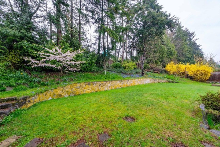 Photo 35 at 1805 Rosebery Avenue, Queens, West Vancouver