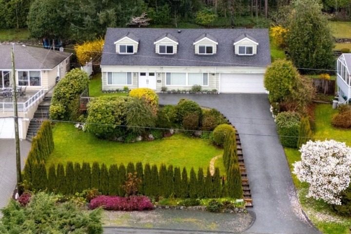 Photo 4 at 1805 Rosebery Avenue, Queens, West Vancouver